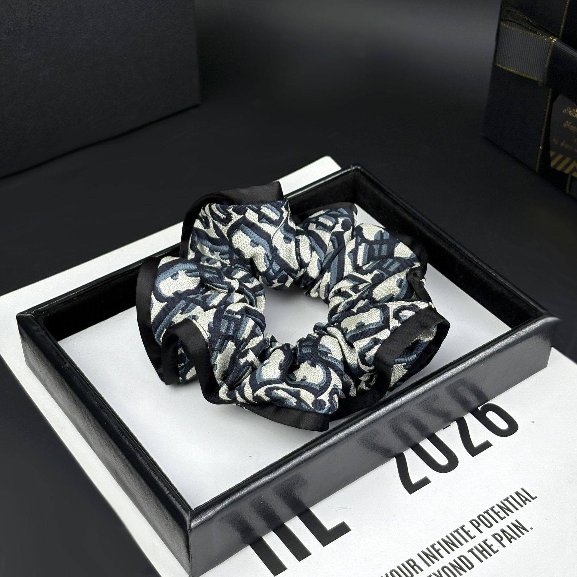 复古气质印花大肠发圈女高级感发绳2026年新款D字母扎马尾头绳,家庭/个人清洁工具,发圈/发网,淘宝优惠券,粉丝福利购,淘宝优惠卷