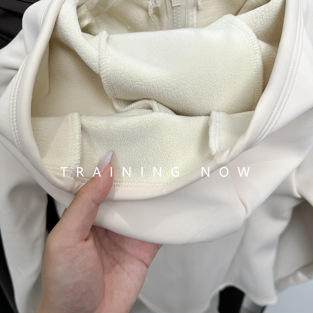 户外秋冬加绒厚瑜伽服速干衣收腰显瘦运动卫衣女健身保暖连帽外套