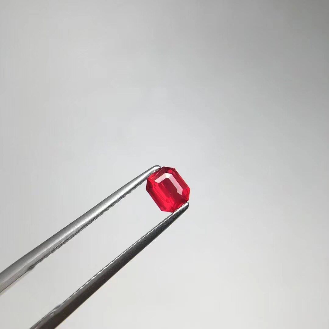 稀有祖母绿切工鸽血红宝石裸石