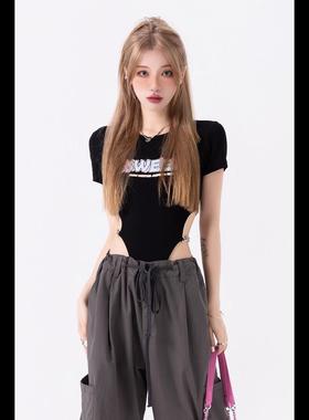 美式复古甜酷sweet辣妹设计感露腰连体上衣女修身短袖字母印花T恤