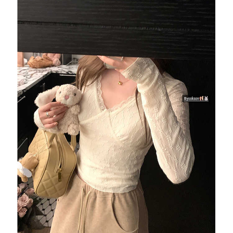 茂茂 纯欲战神 冬日小心机~新款蕾丝拼接v领长袖打底衫女