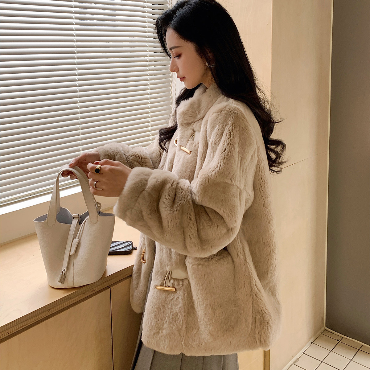 獭兔毛皮草外套女2024新款冬季时尚洋气进口兔毛皮毛一体中长大衣