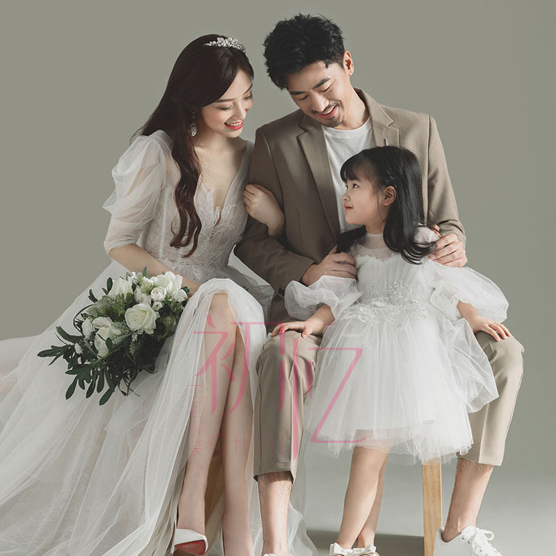 亲子主题服装影楼拍摄影照唯美亲子礼服一家四口家庭装油画全家福