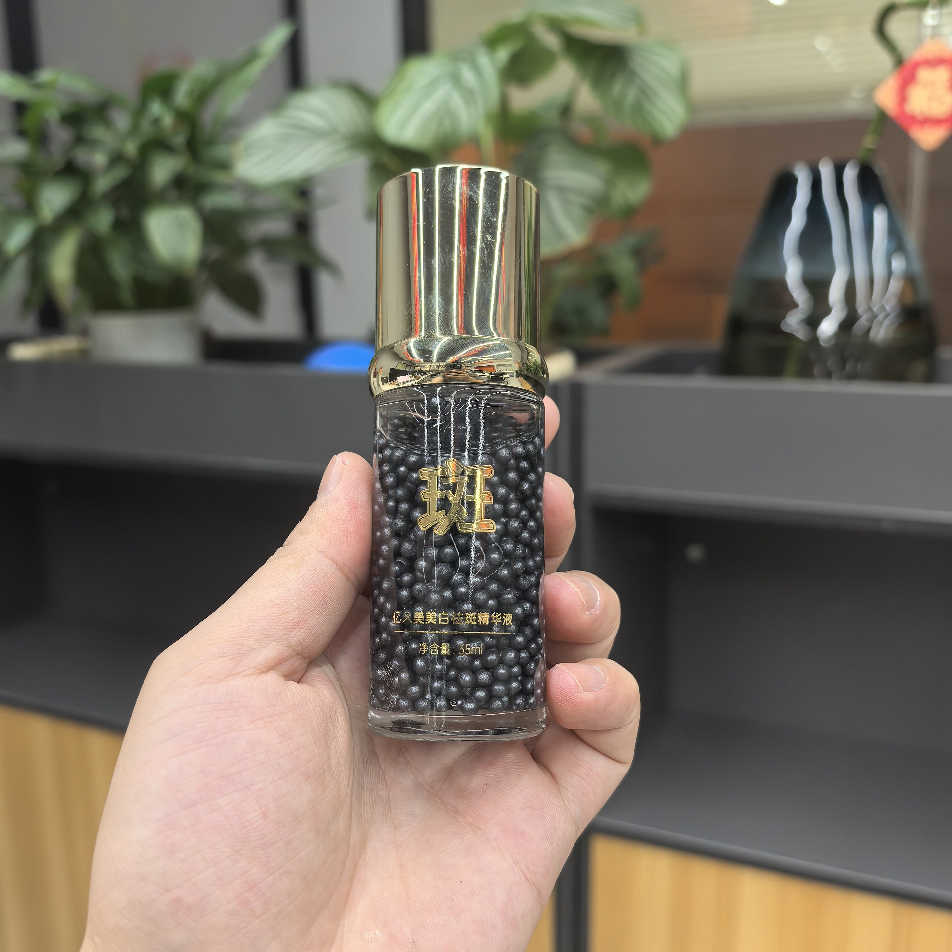 贵妇级面部祛斑美白专攻黄褐斑老年斑晒斑雀斑顽固斑精华液正品