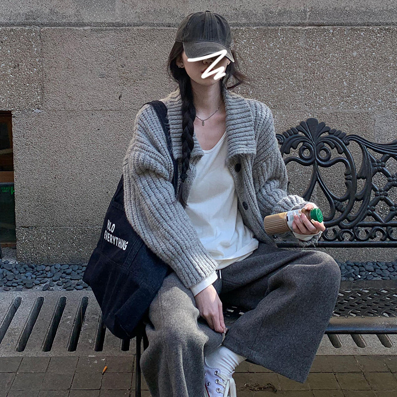 翻领灰色毛衣女款2025年新款早春穿搭慵懒高级感加厚针织开衫外套