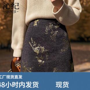 新中式国风喜鹊烫金印花半身裙女2026秋冬新款小个子a字包臀短裙