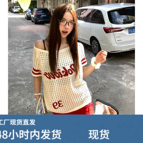美式字母短袖t恤针织衫女夏2026新款斜露肩设计性感辣妹镂空上衣