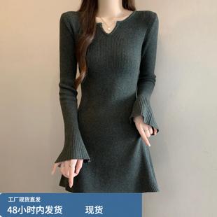 V领打底针织连衣裙女秋冬新款大码胖mm显瘦收腰配大衣中长款裙子