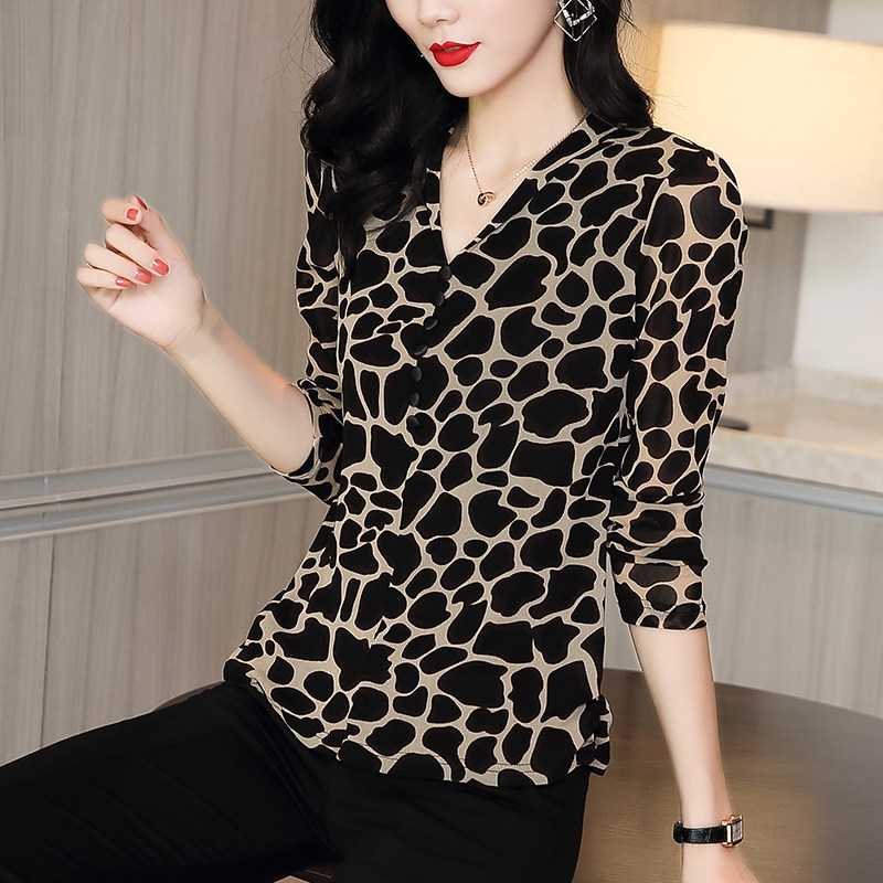 妈妈显瘦豹纹打底衫蕾丝雪纺衫修身上衣洋气长袖V领中年女士t恤潮