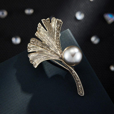 瑞士【设计师】Francesca 轻奢咖啡金银杏叶胸针复古胸花新款别针