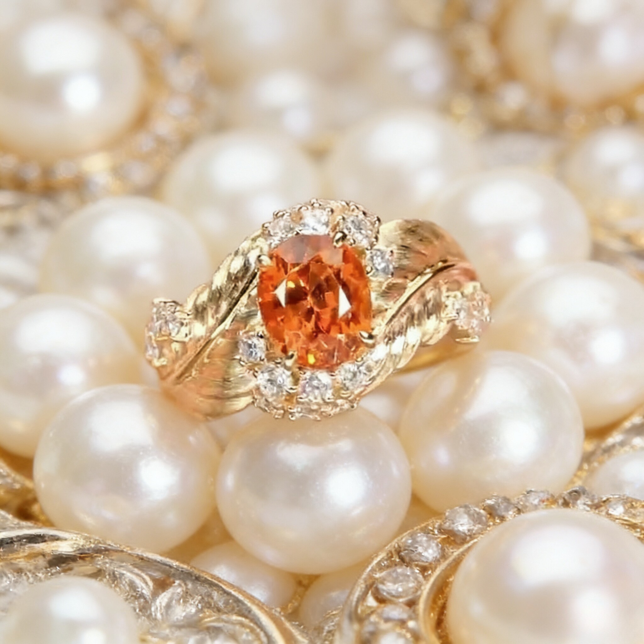 瑞士 Francesca 布拉提织纹雕金拉丝金心中的太阳黄钻戒指显白18k