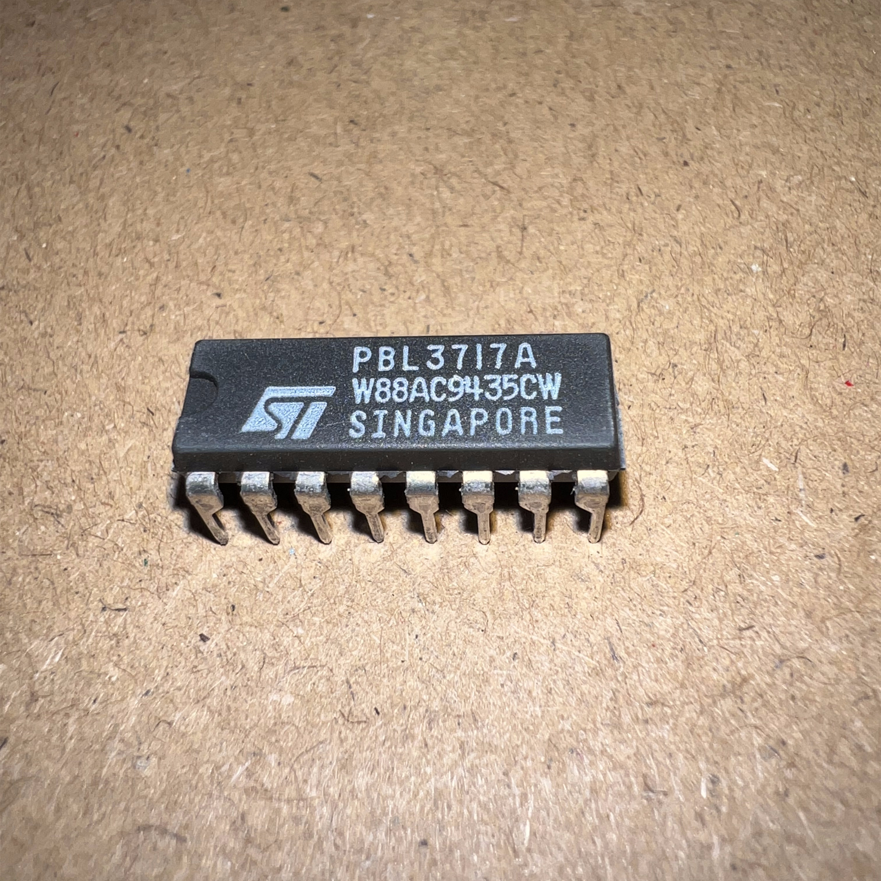 代理 ULN2068B ULN2069B ULN2064B四路达林顿开关全新原装