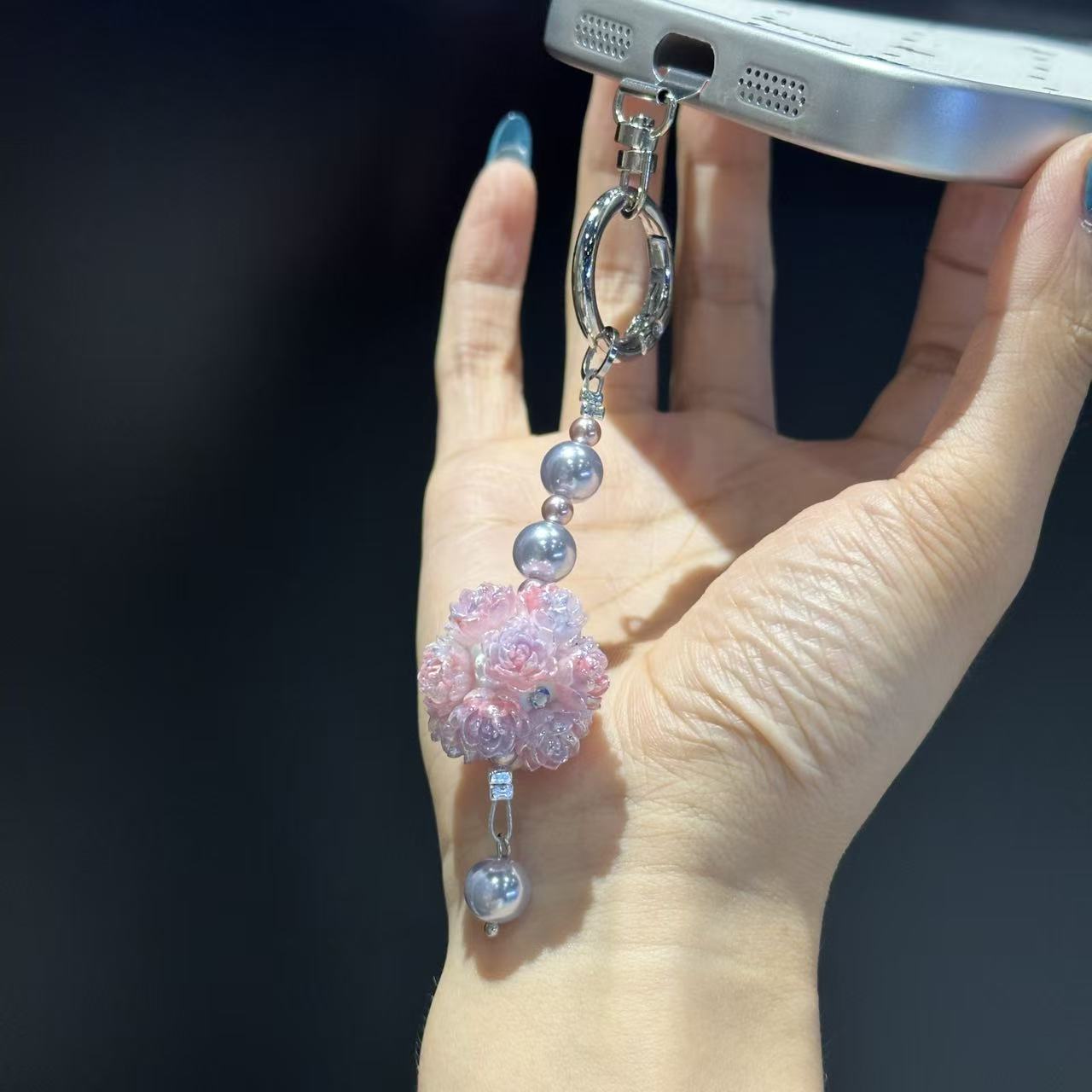 小众粉色花朵珍珠手机挂件图片