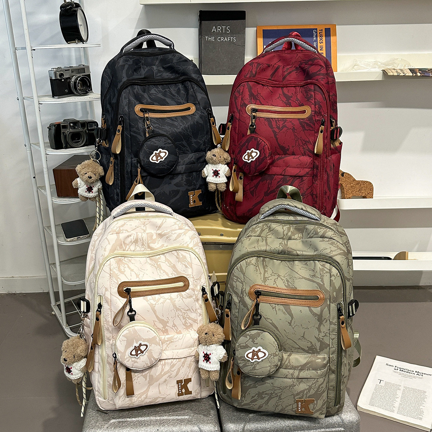 韩版简约字母背包男复古潮流港风双肩包女轻便减负初高中学生书包