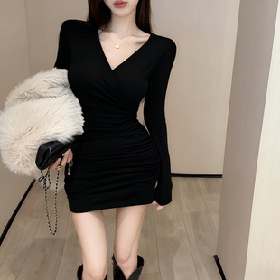 时尚性感V领长袖连衣裙复古高腰气质紧身褶皱显瘦包臀打底短裙潮