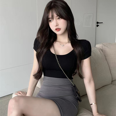 小心机黑色辣妹短款上衣