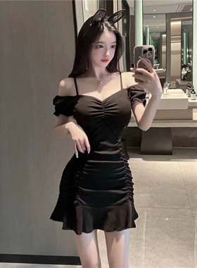 黑色紧身短款辣妹一字肩法式小黑裙夏季小个子性感气质显瘦连衣裙