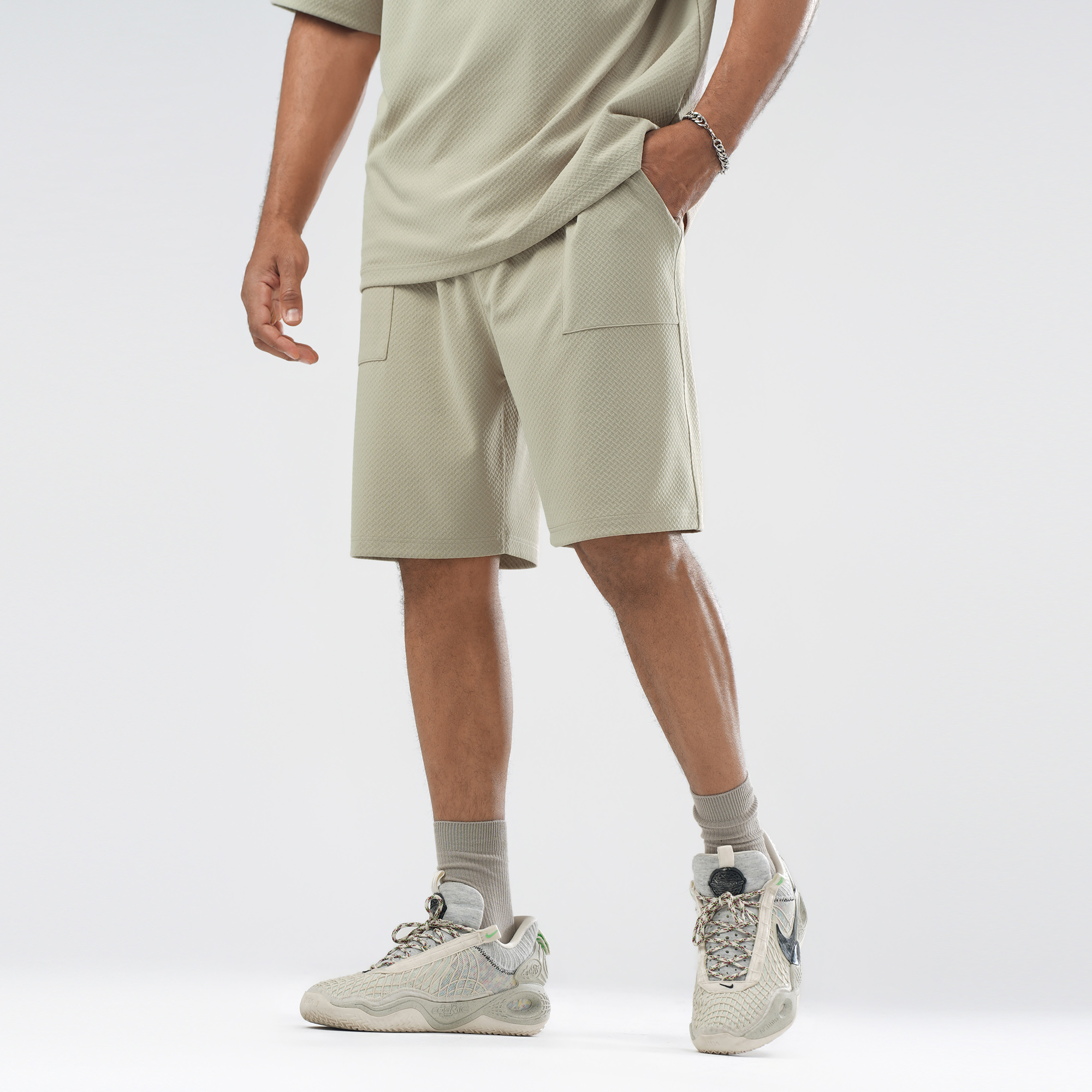 纯色肌理感运动短裤男