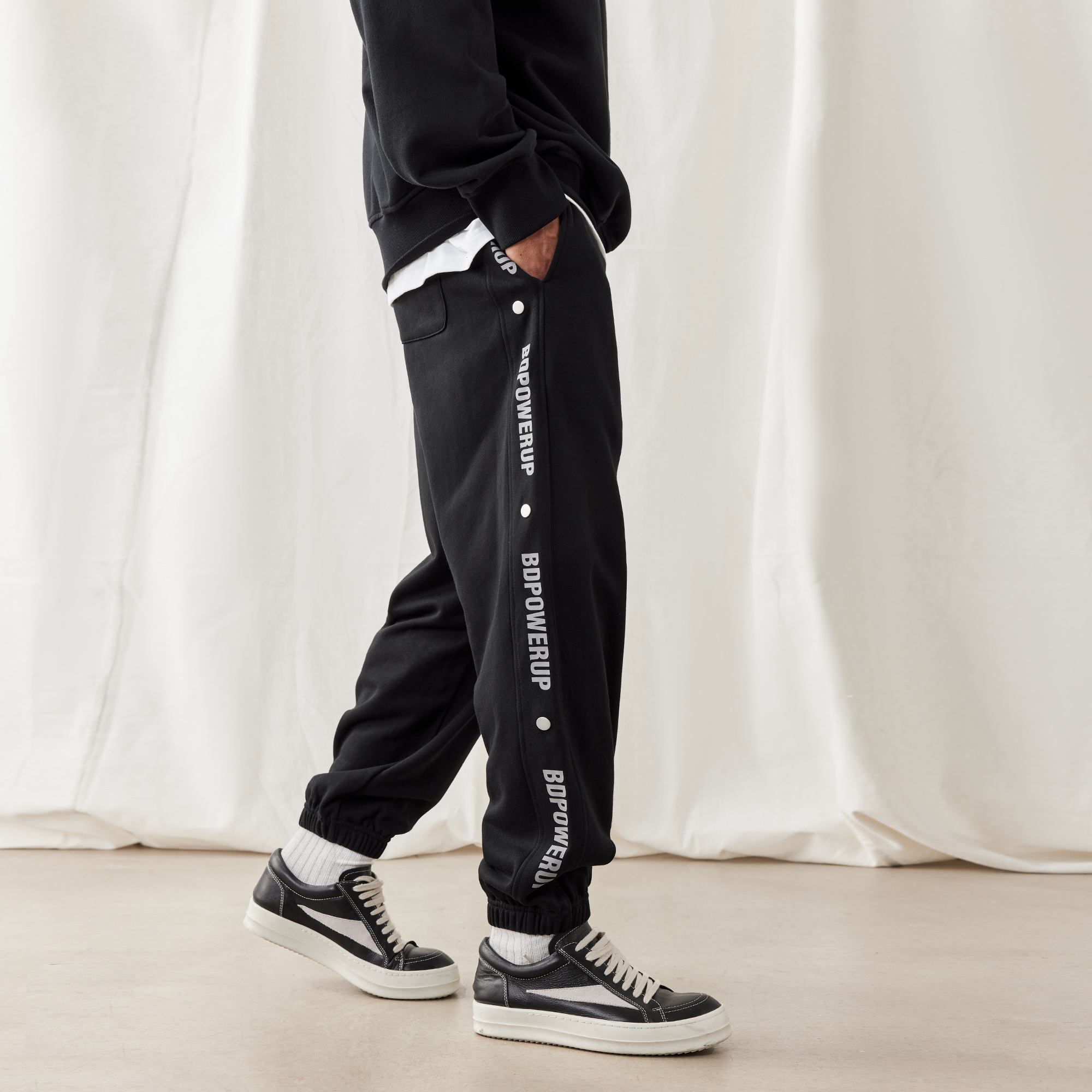 黑色印花运动长裤男宽松