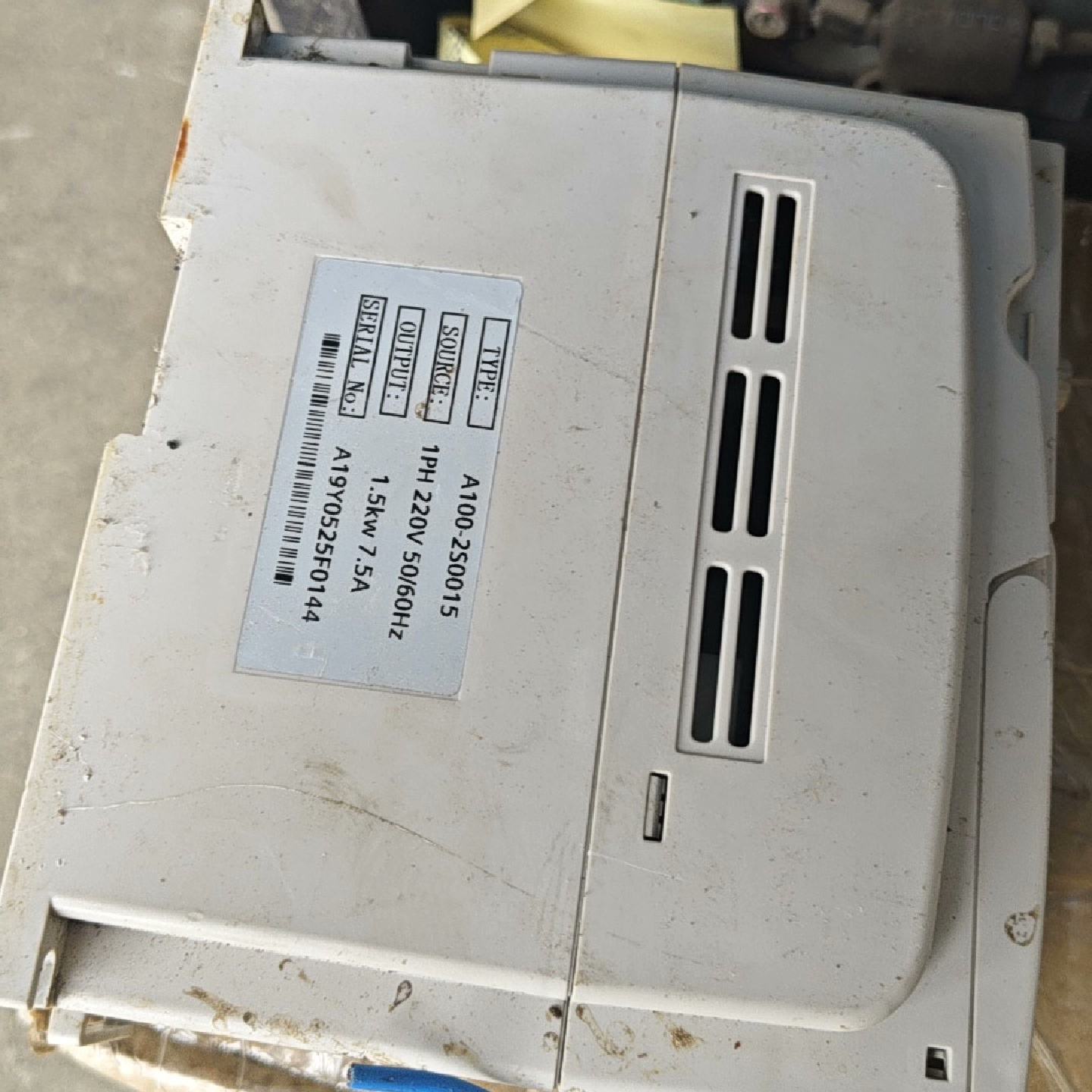 四方变频器A100-2S0015 220V1.--议价商品