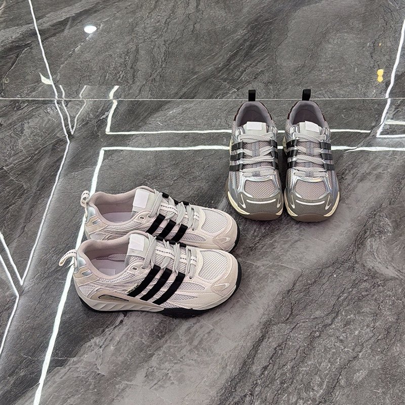 真皮平底三条杠德训鞋女2026春新款透气网面机能风运动休闲阿甘鞋