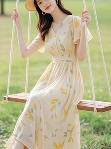法式超好看连衣裙女夏季2025新款收腰海边度假碎花小飞袖雪纺长裙