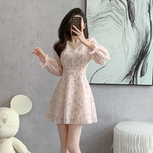 法式碎花V领连衣裙女秋季新款法式小个子温柔风收腰长袖初恋裙子