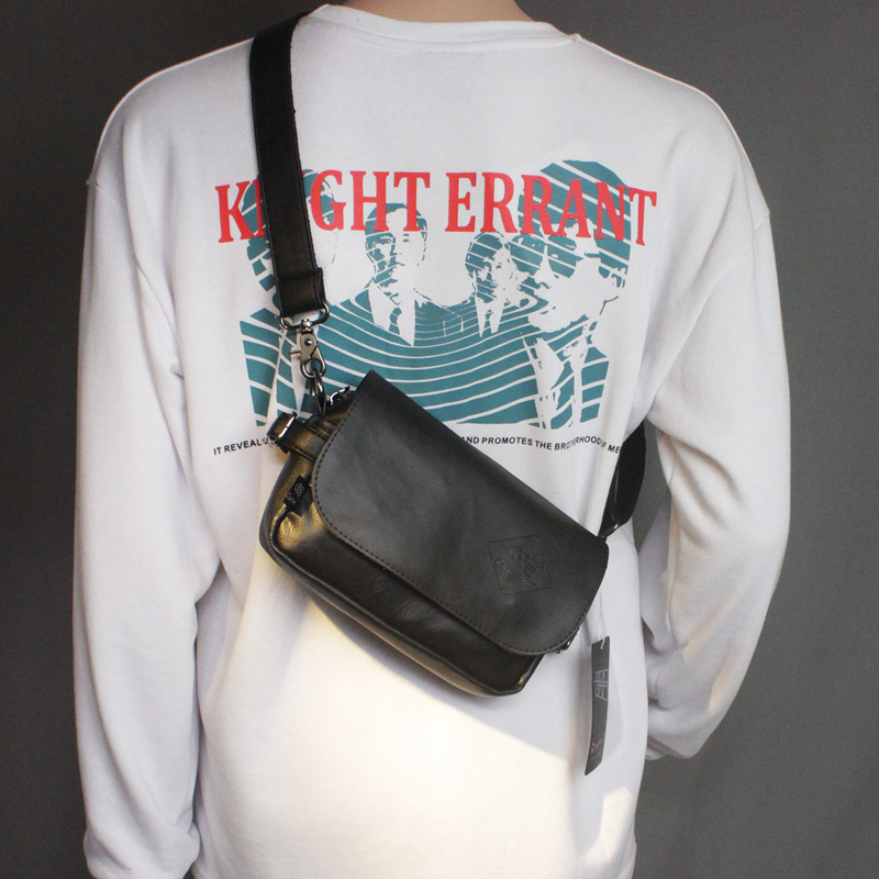 2020新款男包单肩包时尚休闲斜挎小包逛街包手机包潮流肩带可拆卸