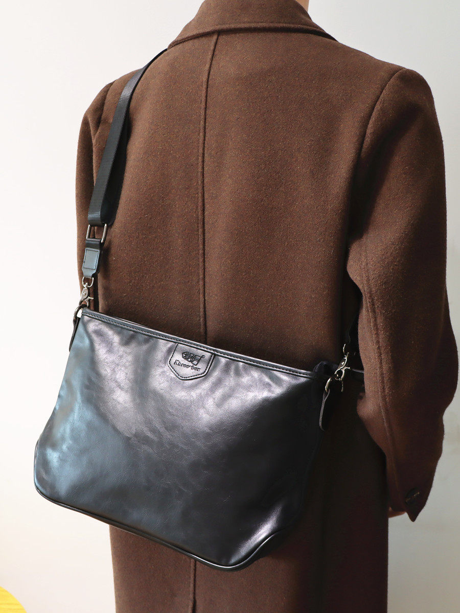 threebox斜挎包简约休闲通勤男包