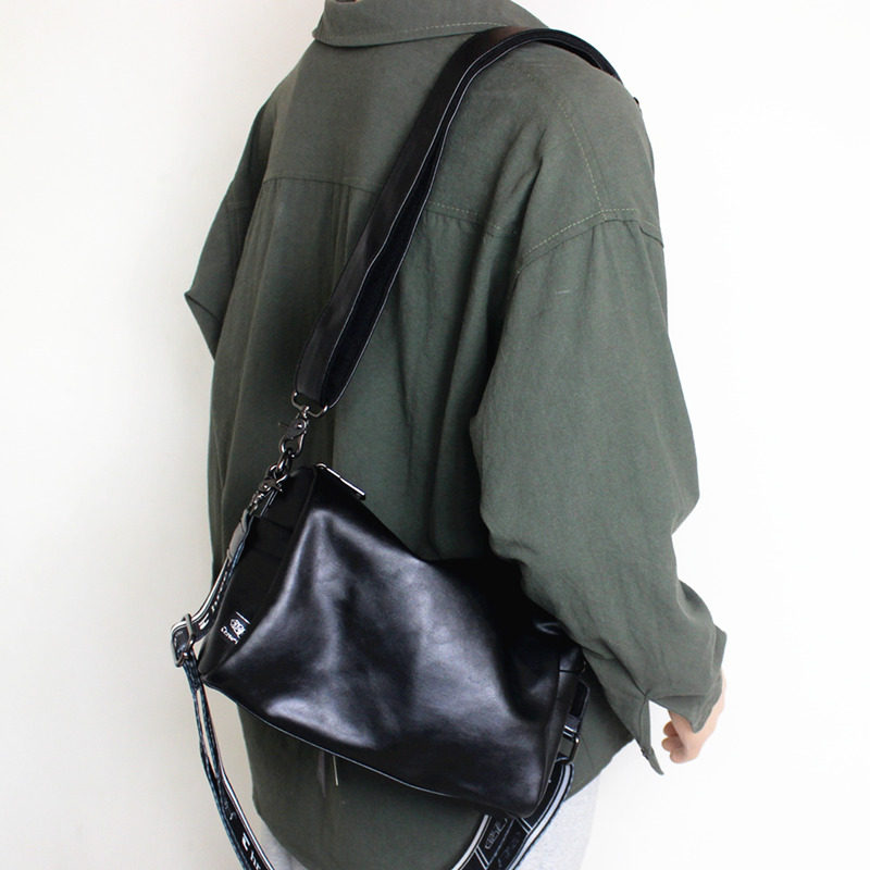 简约潮牌斜背包旅行潮流休闲ipad