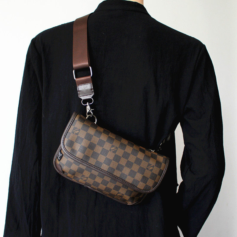 threebox斜挎包休闲格纹胸包男包