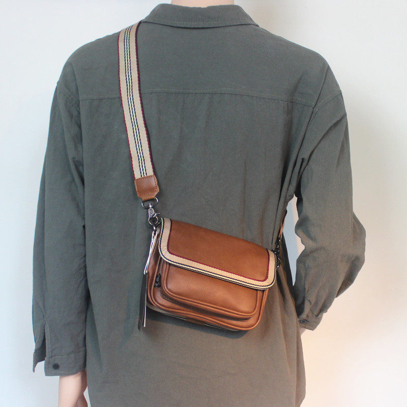 日系复古PU皮挎包单肩包拉链背包小方包休闲斜跨包潮男包包邮差包
