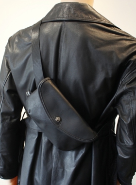 韩版男士小挎包黑色皮质胸包青年休闲单肩包时尚通勤斜挎手机包潮