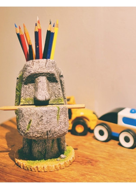 可爱雕像多功能办公室笔筒个性学生文具收纳盒复古笔座小摆件创意