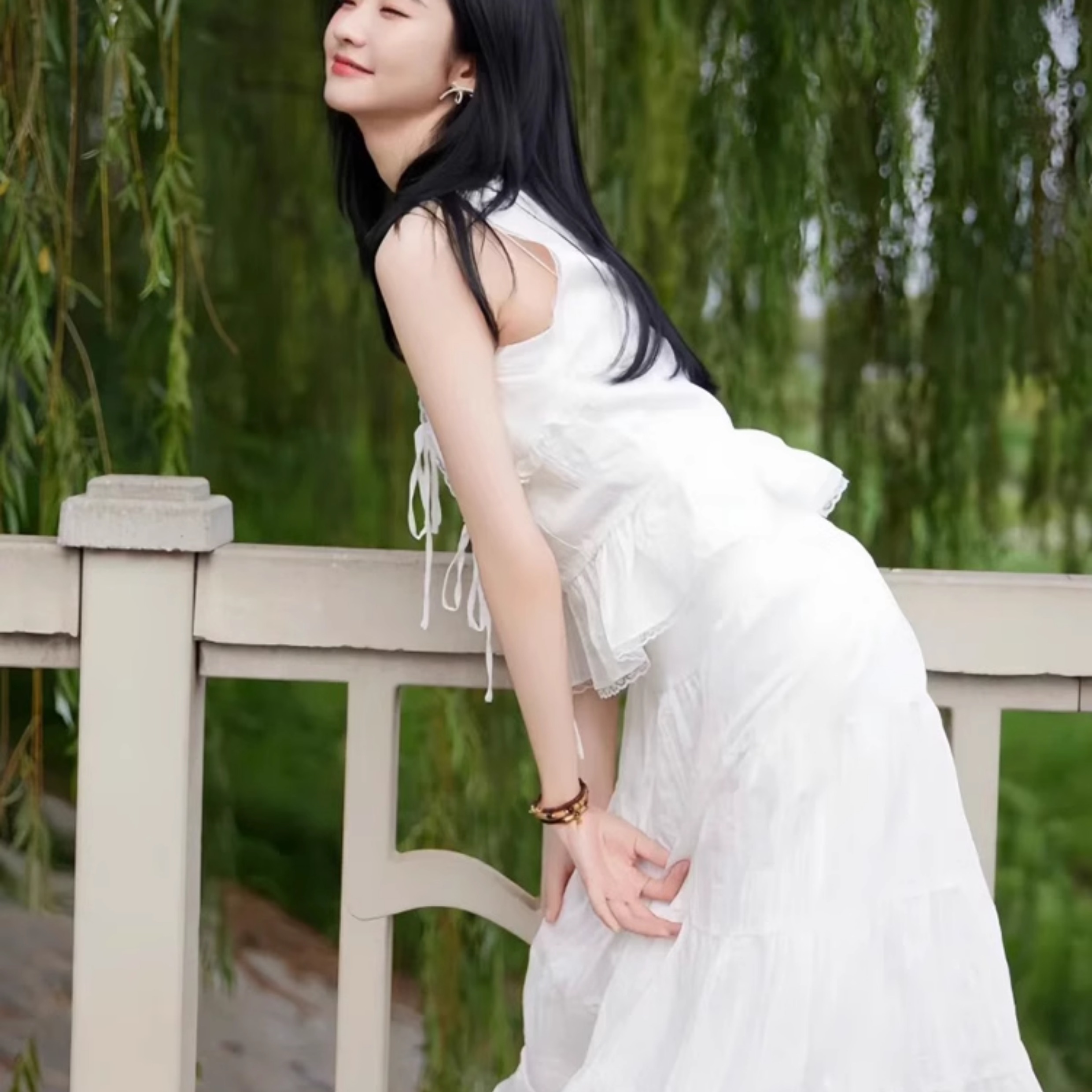 白色荷叶边背心蛋糕裙度假裙礼服