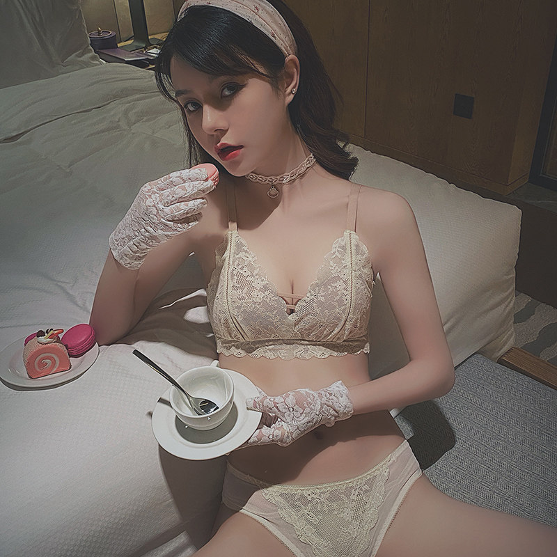 性感蕾丝无钢圈内衣套装女法式聚拢文胸小胸夏季薄款超薄大胸显小