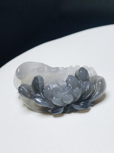 和田玉烟紫荷花鱼吊坠挂件立体生动43*22*12mm
