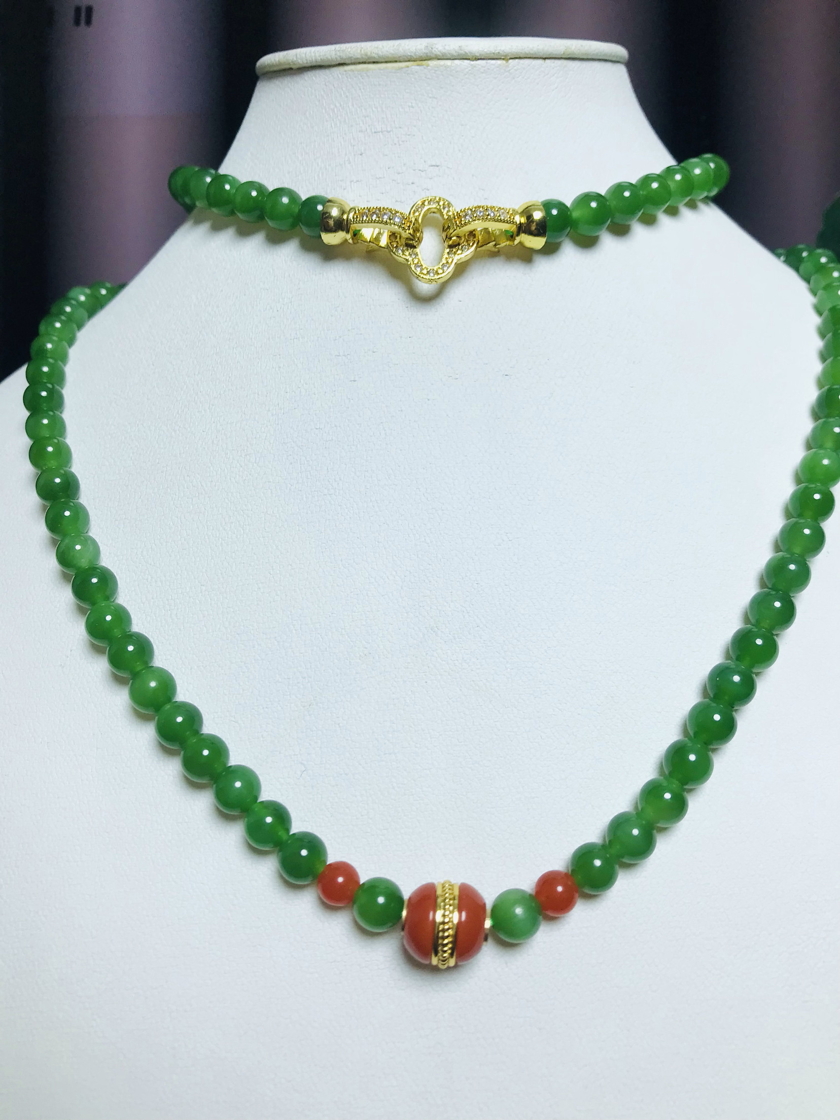 和田玉碧玉菠菜绿项链卡6mm配南红玛瑙颜色漂亮玉质细腻108颗