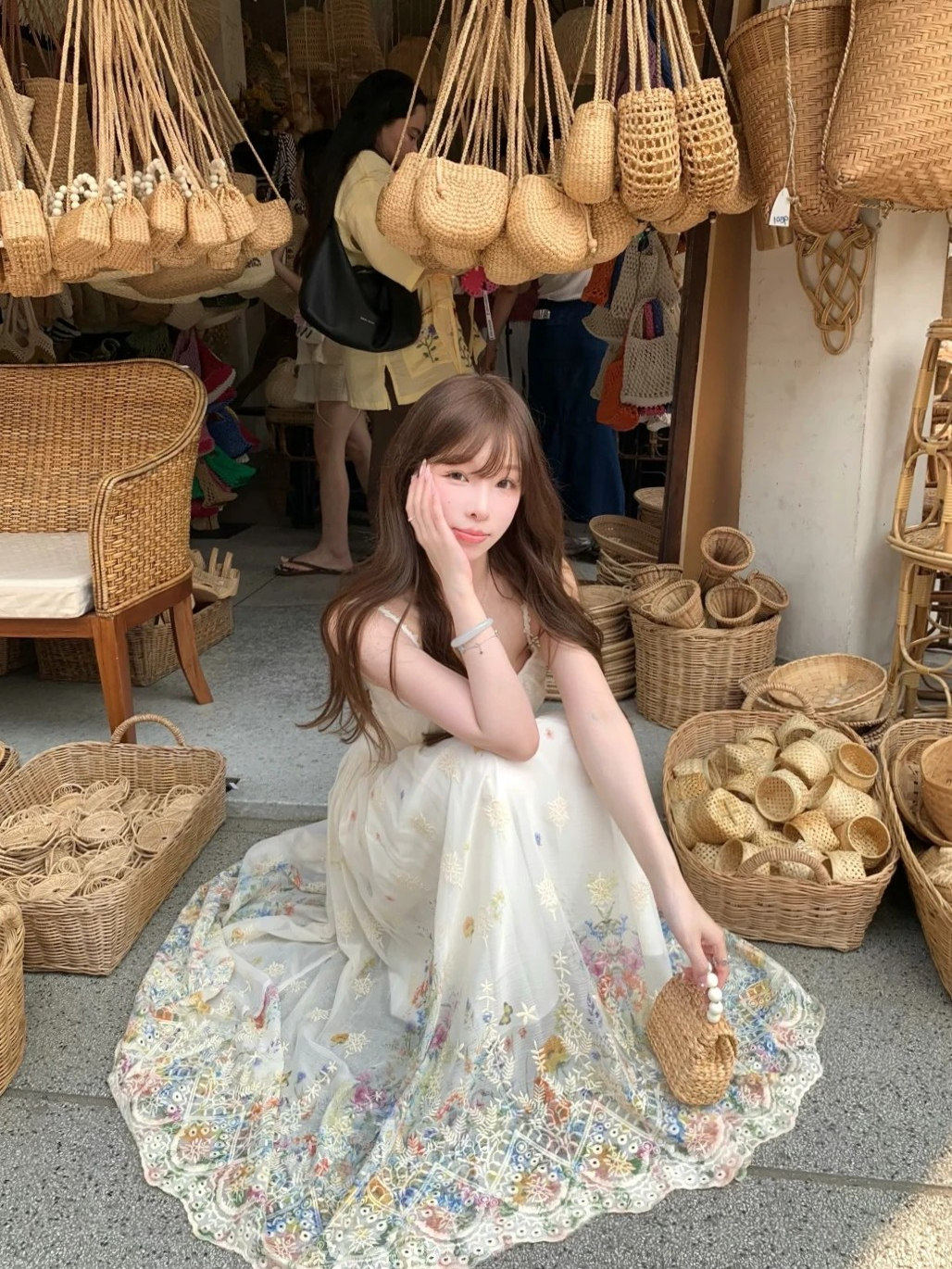海边度假重工刺绣碎花吊带连衣裙子女夏季高级感气质绝美收腰长裙