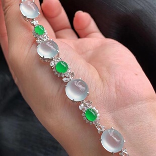 龙缘珠宝承接天然高冰冰种蛋面翡翠加工制定18k金镶嵌手链