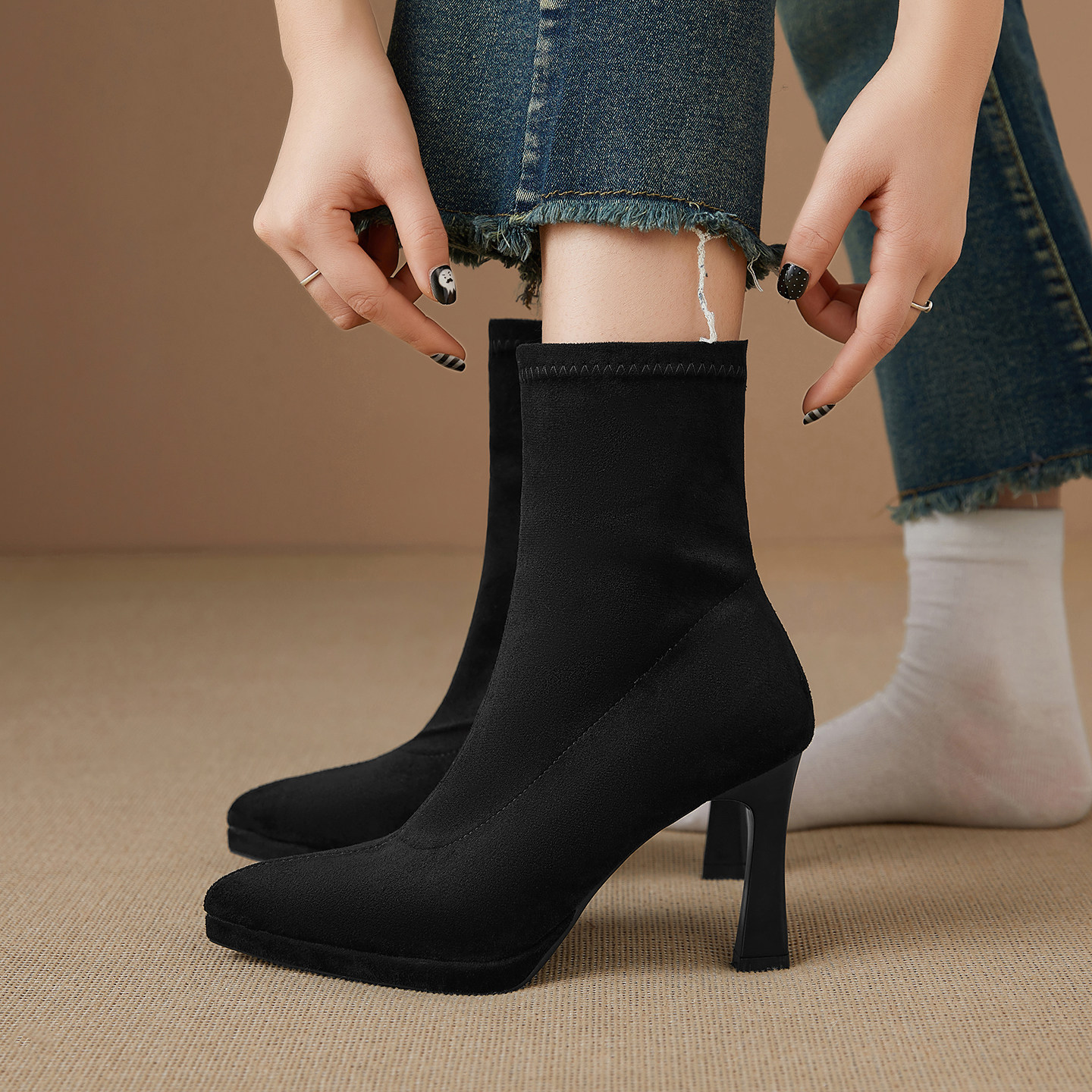 真皮2025新款纯色法式尖头细跟短靴女冬季黑色高跟弹力瘦瘦靴气质