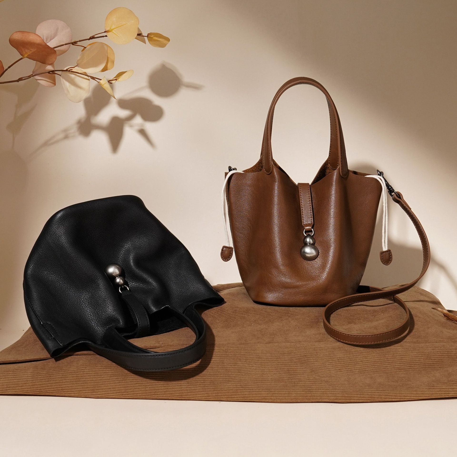 高品质水染树膏头层牛皮手提水桶包包女2025秋冬新款简约手提单肩