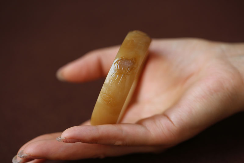 【莲香】天然和田玉且末糖料精雕荷花手镯一枚52MM【收藏品】