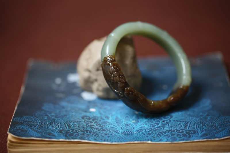 【梅花落】天然和田玉且末料糖青玉雕刻梅花手镯一枚 59MM【精品