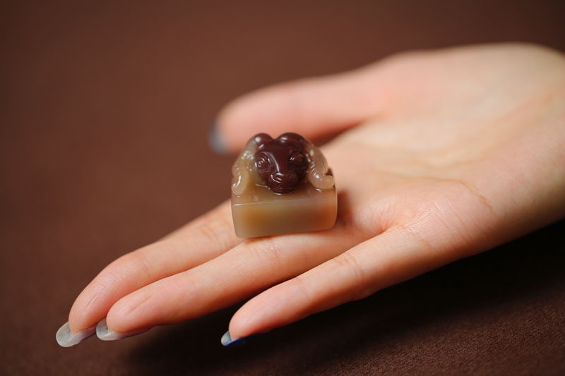 【领头羊】天然紫绿玛瑙精雕羊头藕粉两色印章一枚 精品特