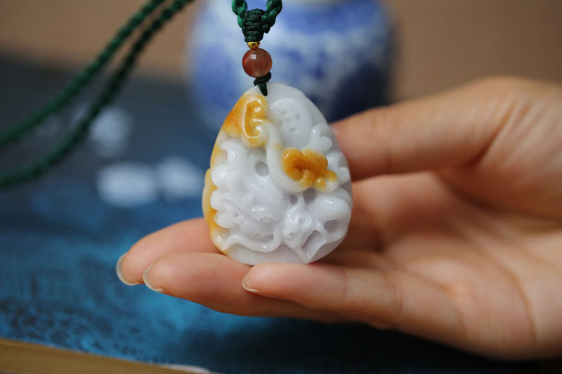 【潜龙在天】天然缅甸翡翠a货"飘黄翡精雕游龙吊坠一枚 特