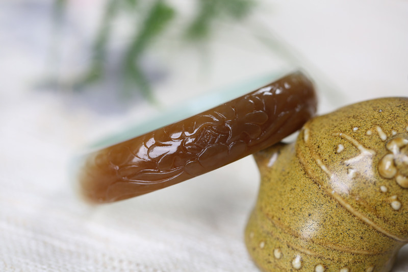 【唯有牡丹真国色】卧莲庐天然和田糖青玉牡丹手镯