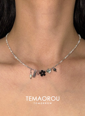 黑色小花吊坠项链女2026新款颈链