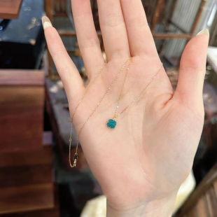 绿色小方糖项链女款轻奢高级感精致秋冬毛衣链简约百搭锁骨链配饰