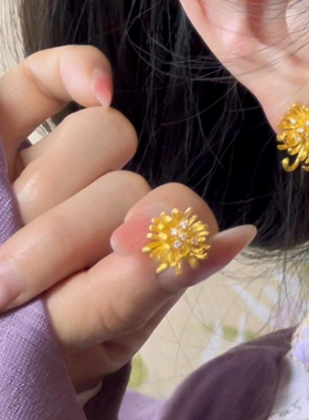 金色小菊花耳钉轻奢小众设计感